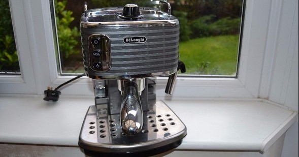 DeLonghi ECZ351.Wh Scultura espressor cu pompa
