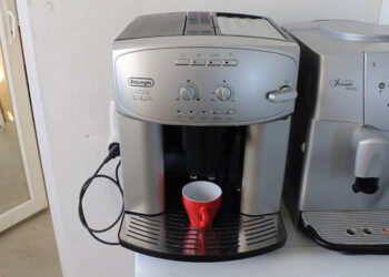 DeLonghi ESAM 2200 espressor automat